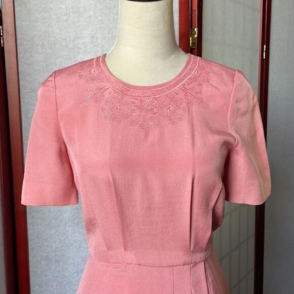 Liz Claiborne Pink Short Sleeved Dress w/ Embroidered Top (Size: 2 Petite) - Picture 3 of 12